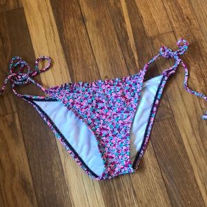Roxy floral string bikini bottoms, size small